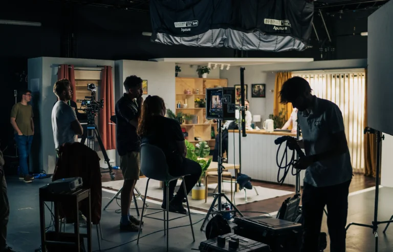 crew-studio-film-set